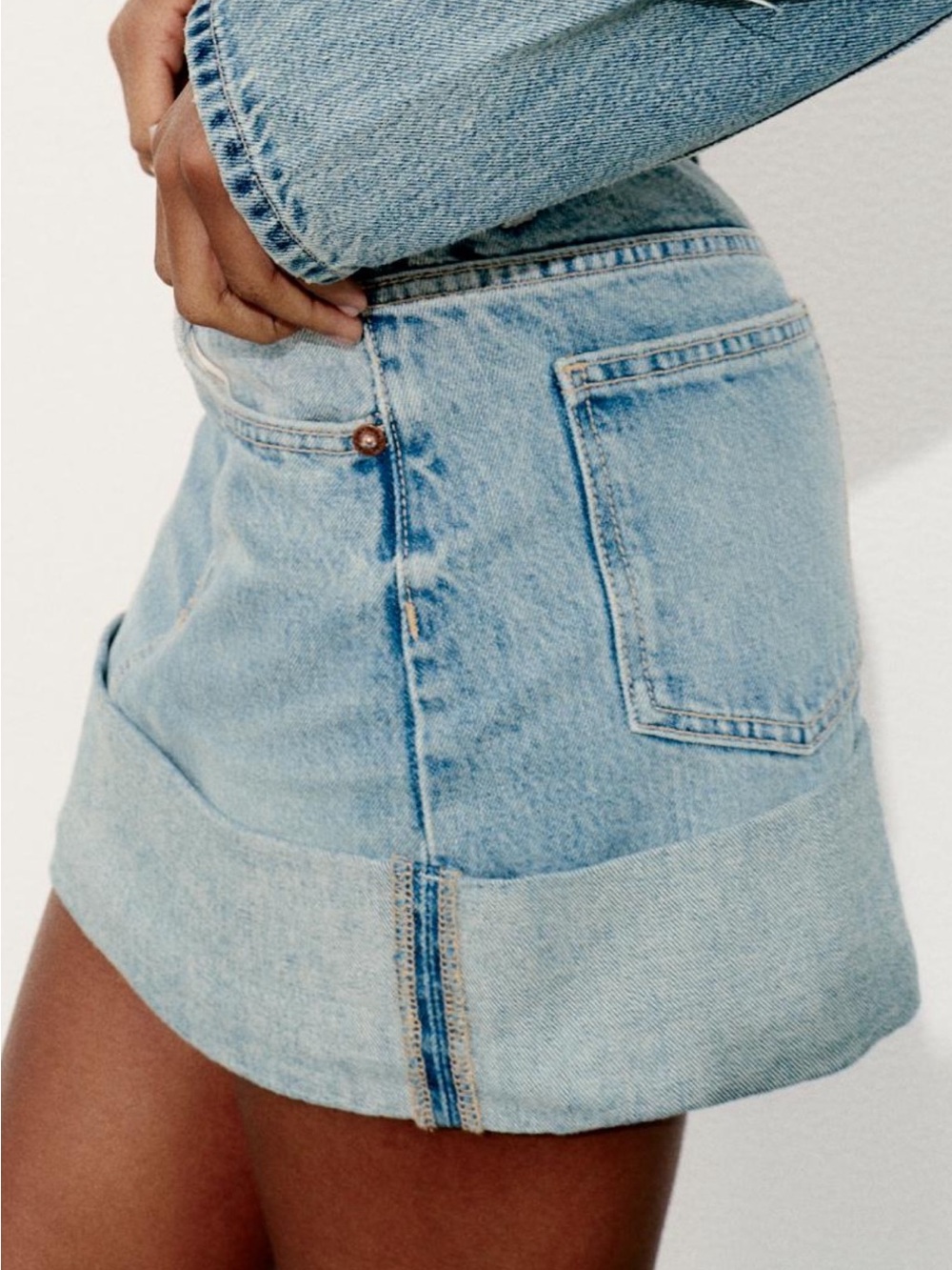 Zara Skirt - Women’s Light Wash, Jeans Mini Skirt. Size XSmall
